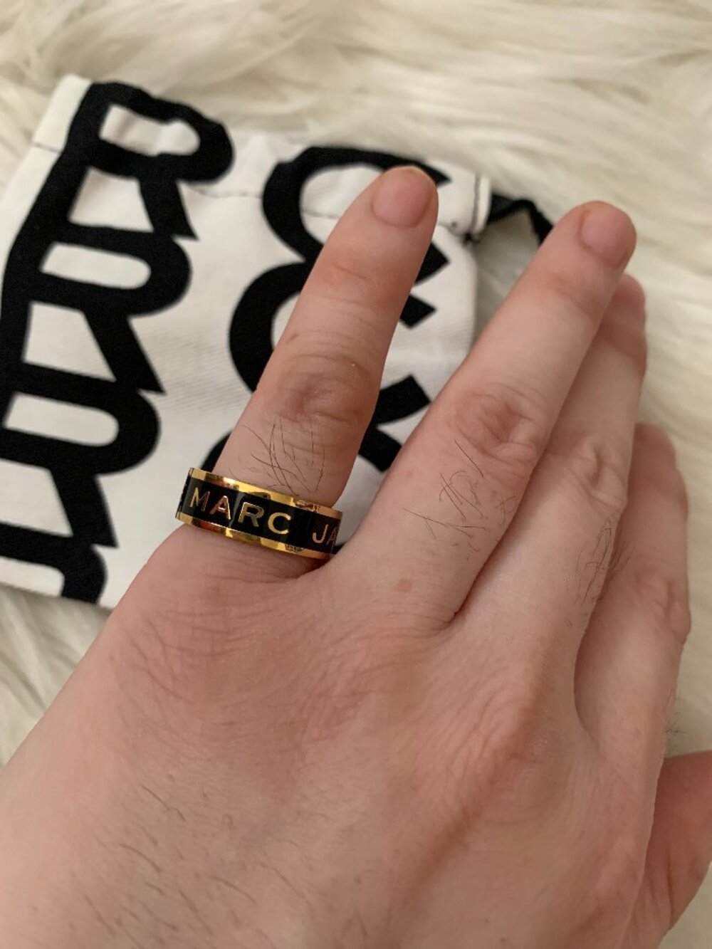 MARC JACOBS The Medallion Ring in Black/Gold RING SIZE 5/6